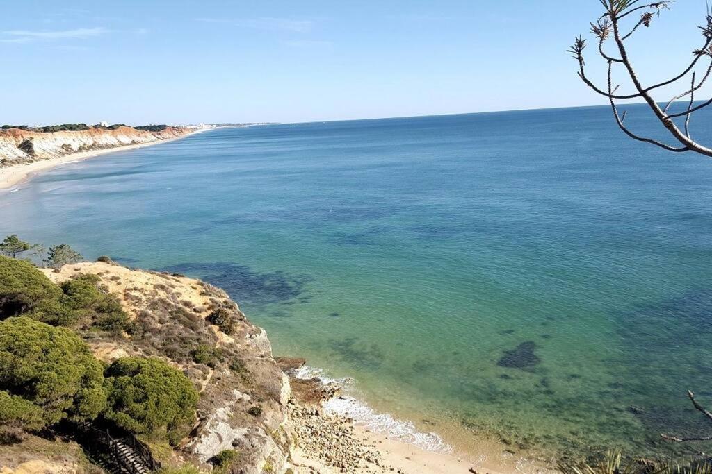 Magnifique Duplex Avec Piscine En Bord De Mer Apartment Olhos de Agua  Bagian luar foto